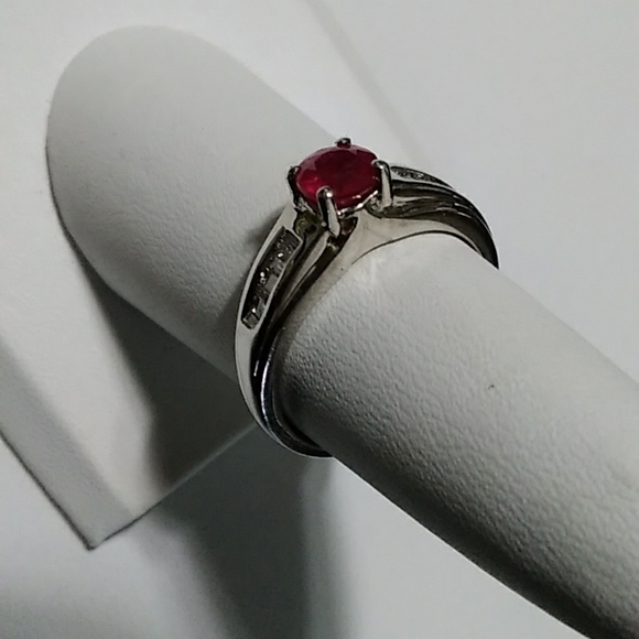 Ruby and Diamond Ring - Picture 3 of 8